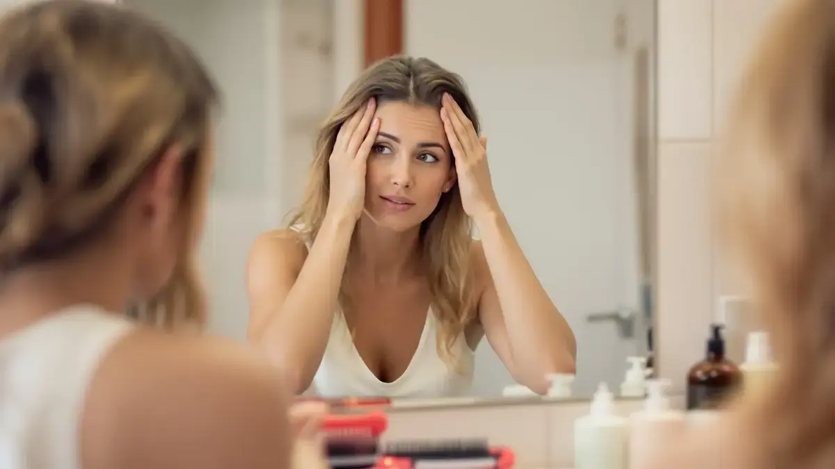 Gli esperti concordano sul fatto che la ricerca di capelli più lunghi e folti nel 2026 potrebbe favorire errori comuni causando danni invisibili